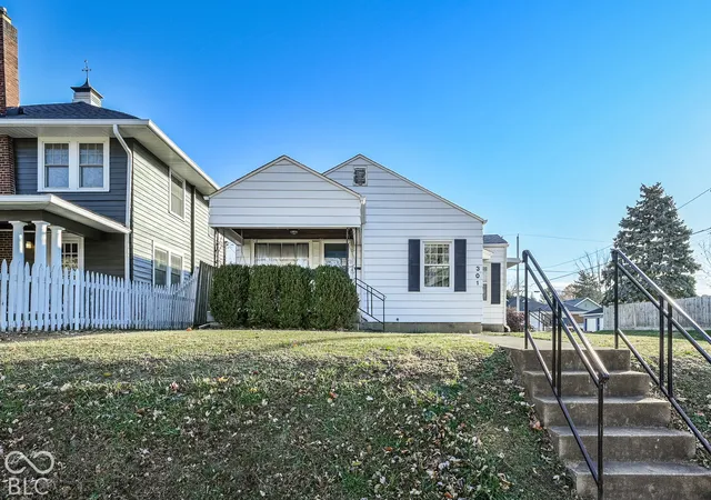 Photo 3 of Single family home for sale at 301 N Ridgeview Dr, Indianapolis, IN 46219 | MLS# 22074428 | Listing updated on 2026-10-02