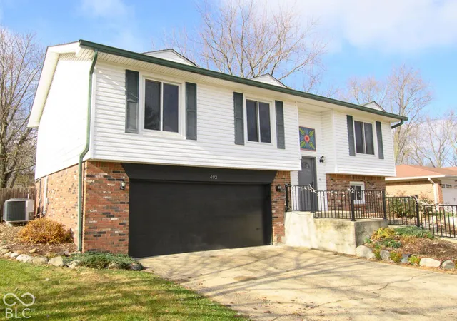 Photo 2 of Single family home for sale at 492 Pelenor Dr, Franklin, IN 46131 | MLS# 22074628 | Listing updated on 2026-10-22