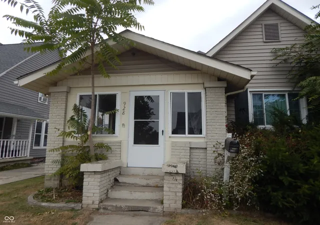 Photo 1 of Single family home for sale at 928 S A St, Elwood, IN 46036 | MLS# 22074793 | Listing updated on 2026-10-06