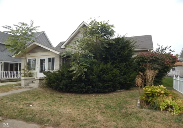 Photo 2 of Single family home for sale at 928 S A St, Elwood, IN 46036 | MLS# 22074793 | Listing updated on 2026-10-06