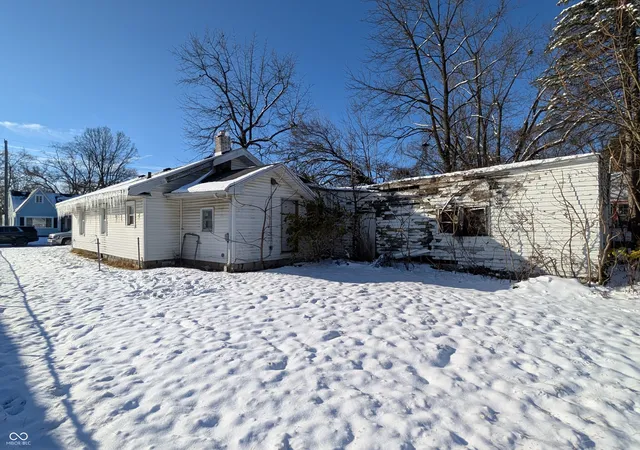 Photo 2 of Single family home for sale at 1736 W 12th Street, Anderson, IN 46016 | MLS# 22075422 | Listing updated on 2026-09-03