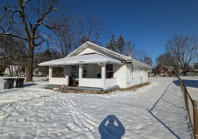 Photo 4 of Single family home for sale at 1736 W 12th Street, Anderson, IN 46016 | MLS# 22075422 | Listing updated on 2026-09-03