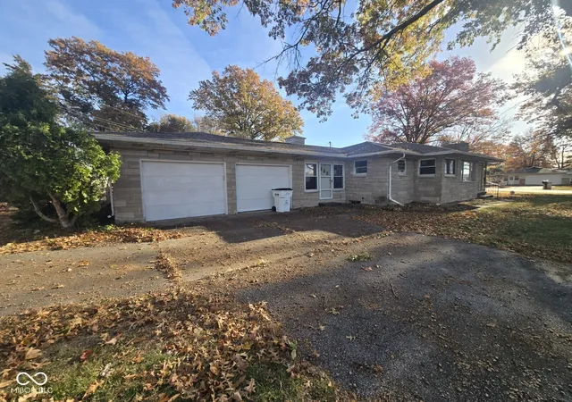 3rd image of 700 E Mary Ln, Terre Haute, IN 47802 | MLS# 22075689