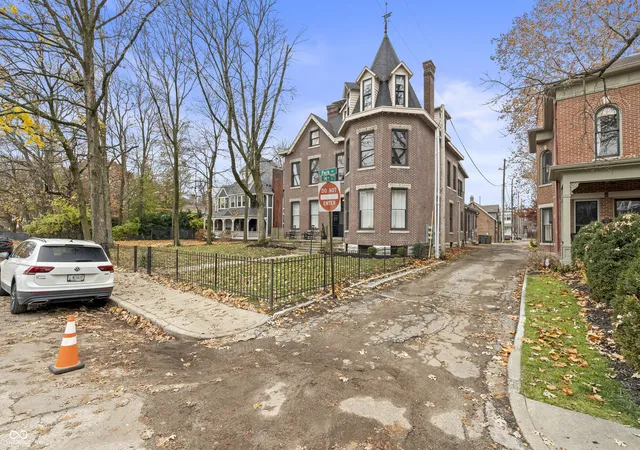 3rd image of 1340 N Park Ave, Indianapolis, IN 46202 | MLS# 22075803