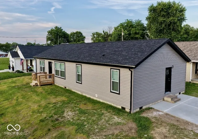 Homes for sale in Brownstown, IN | 819 W Tanner St, Brownstown, IN 47220 | MLS# 22075839