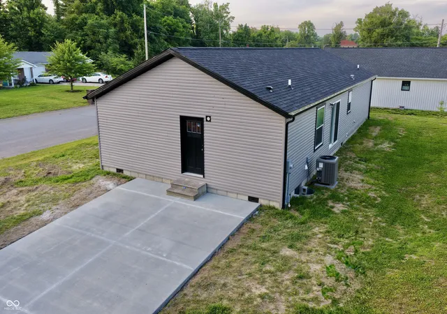 Homes for sale in Brownstown, IN | 819 W Tanner St, Brownstown, IN 47220 | MLS# 22075839