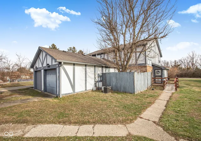 3rd image of 9887 Royce Dr, Indianapolis, IN 46235 | MLS# 22076441
