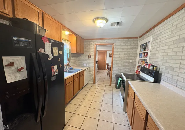 Homes for sale in Columbus, IN | 2216 Hawcreek Ave, Columbus, IN 47201 | MLS# 22076837