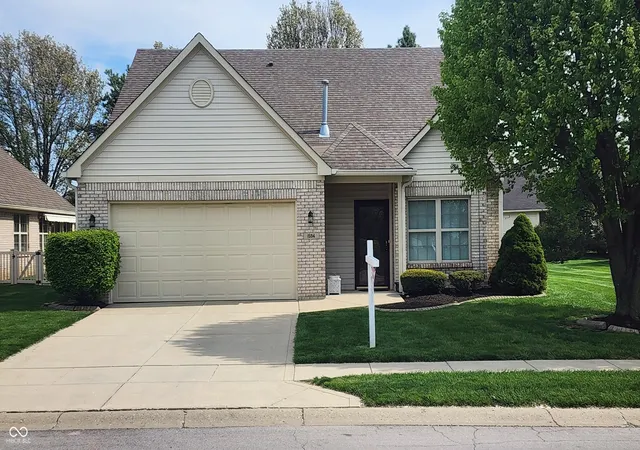 Homes for sale in Greenfield, IN | 1594 Stonewall Dr, Greenfield, IN 46140 | MLS# 22076995