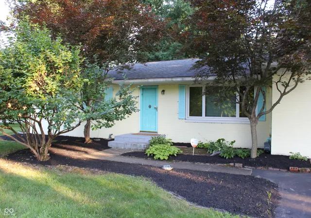 1st image of 907 Fairway Dr, Indianapolis, IN 46260 | MLS# 22077440