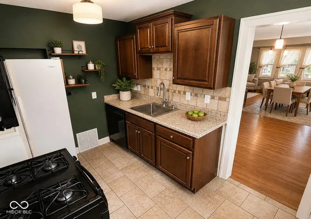 5th image of 630 N Emerson Ave, Indianapolis, IN 46219 | MLS# 22077890