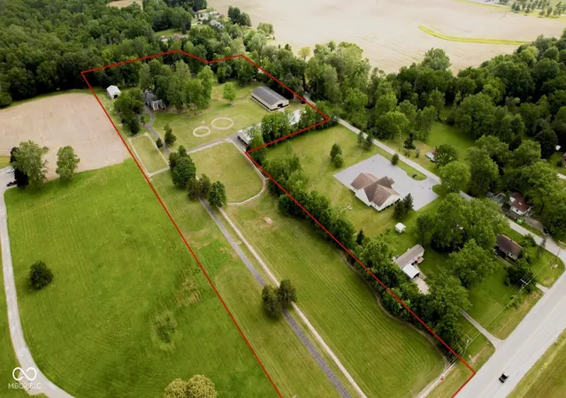 Photo 3 of Mansion for sale at 591 E 400 South, Kokomo, IN 46902 | MLS# 22078070 | Listing updated on 2025-12-30