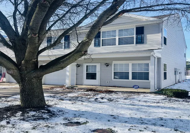 Photo 2 of Condo for sale at 4936 Tuscany Ln, Indianapolis, IN 46254 | MLS# 22078373 | Listing updated on 2026-07-06