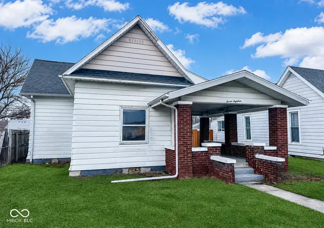 Homes for sale in Elwood, IN | 718 Main St, Elwood, IN 46036 | MLS# 22078461