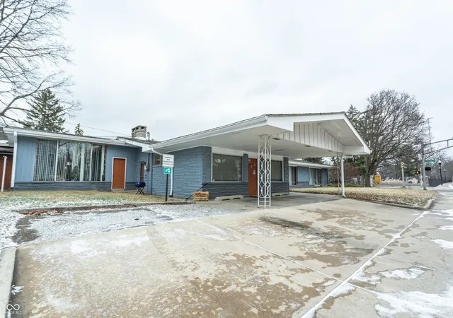 2nd image of 225 College Dr, Anderson, IN 46012 | MLS# 22078595