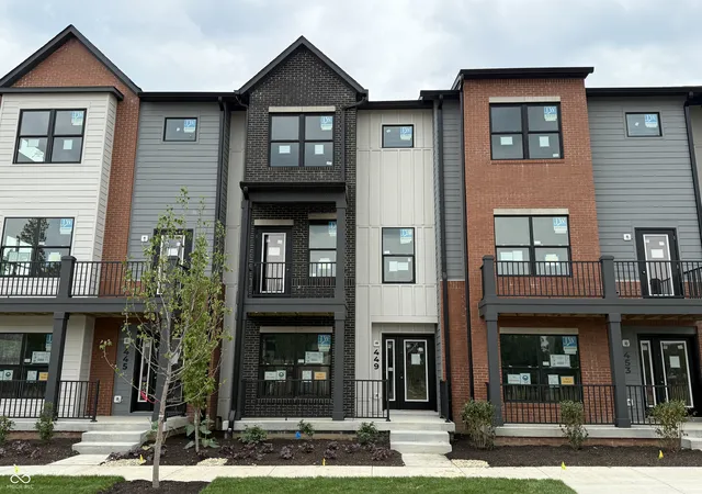 2nd image of 449 Shade St, Carmel, IN 46290 | MLS# 22078901
