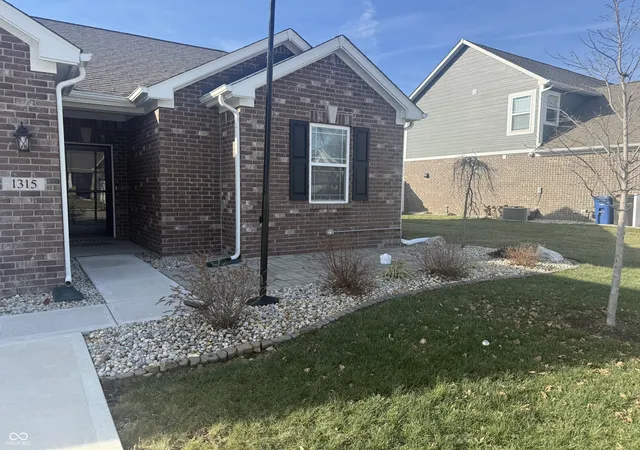 Homes for sale in Shelbyville, IN | 1315 Bontrager Ln, Shelbyville, IN 46176 | MLS# 22079293