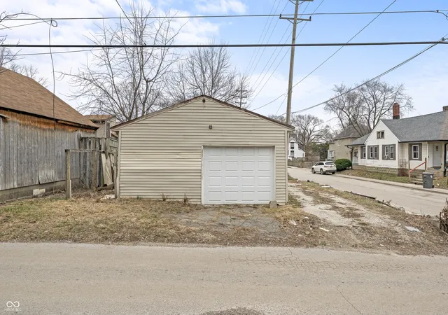 29th image of 1260 Hiatt St, Indianapolis, IN 46221 | MLS# 22079674