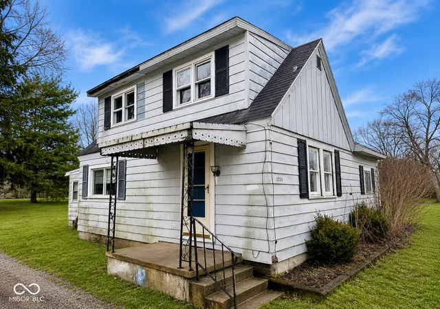 Homes for sale in Yorktown, IN | 2520 S Andrews Rd, Yorktown, IN 47396 | MLS# 22079759