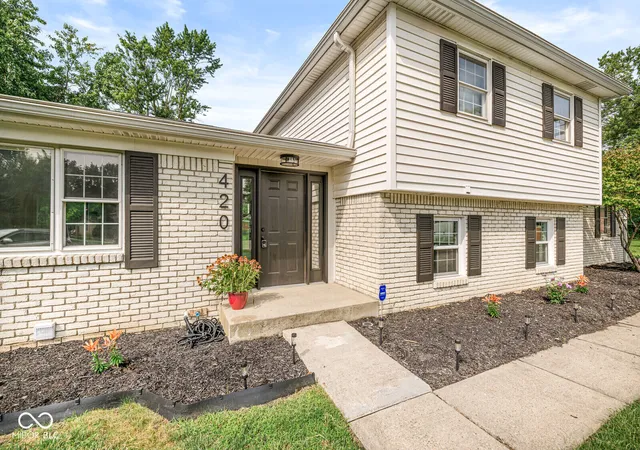 3rd image of 420 Lindsay Ct, Indianapolis, IN 46214 | MLS# 22080106