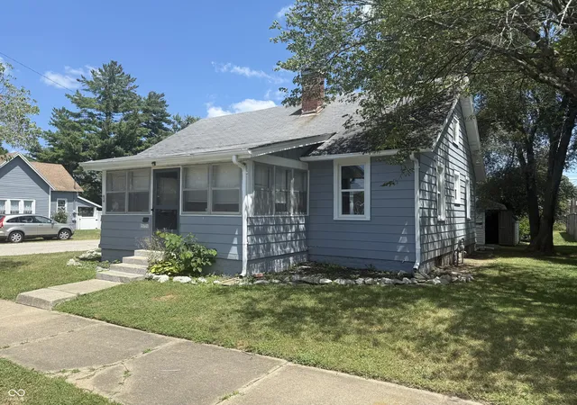 Photo 1 of Single family home for sale at 1731 Newton St, Columbus, IN 47201 | MLS# 22080445 | Listing updated on 2026-09-01