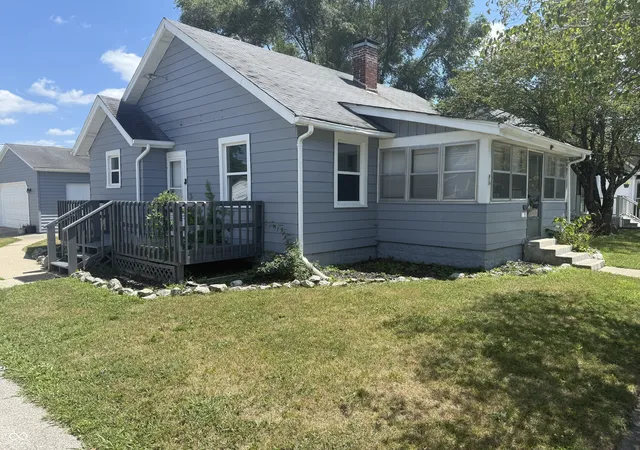 Photo 2 of Single family home for sale at 1731 Newton St, Columbus, IN 47201 | MLS# 22080445 | Listing updated on 2026-09-01