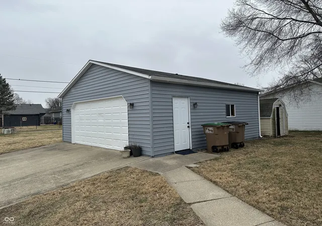 Homes for sale in Columbus, IN | 1731 Newton St, Columbus, IN 47201 | MLS# 22080445