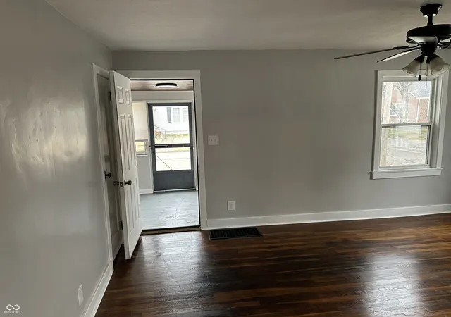 Photo 4 of Single family home for sale at 1731 Newton St, Columbus, IN 47201 | MLS# 22080445 | Listing updated on 2026-09-01