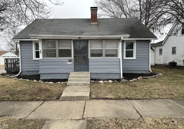 Homes for sale in Columbus, IN | 1731 Newton St, Columbus, IN 47201 | MLS# 22080445