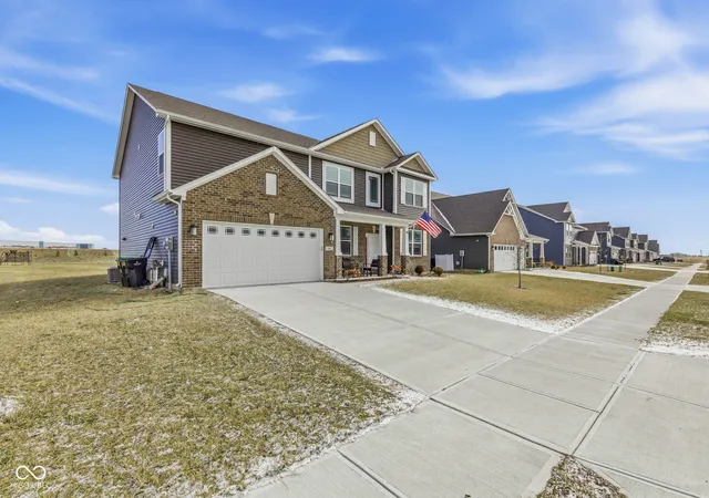 3rd image of 261 Dyson Dr, Whiteland, IN 46184 | MLS# 22080480