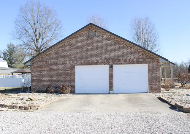 Homes for sale in Seymour, IN | 8079 N County Road 1200 E, Seymour, IN 47274 | MLS# 22081084