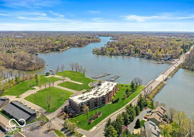 2nd image of 20971 Shoreline Ct #214, Noblesville, IN 46062 | MLS# 22081237