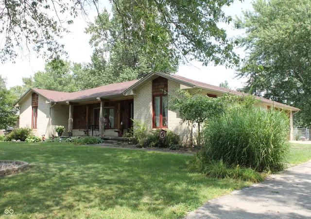 Photo 1 of Single family home for sale at 441 Mutton Crk Dr, Seymour, IN 47274 | MLS# 22081507 | Listing updated on 2026-09-17
