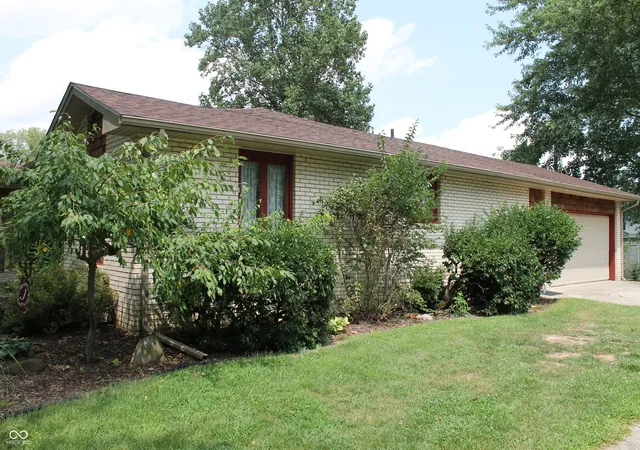 Photo 4 of Single family home for sale at 441 Mutton Crk Dr, Seymour, IN 47274 | MLS# 22081507 | Listing updated on 2026-09-17