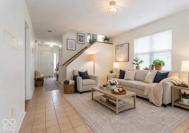 Photo 4 of Condo for sale at 6873 Shore Is Dr, Indianapolis, IN 46220 | MLS# 22081845 | Listing updated on 2026-10-31