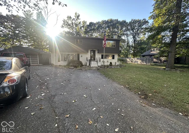 Photo 2 of Single family home for sale at 7536 Lindenwood Dr, Indianapolis, IN 46227 | MLS# 22081939 | Listing updated on 2026-10-06