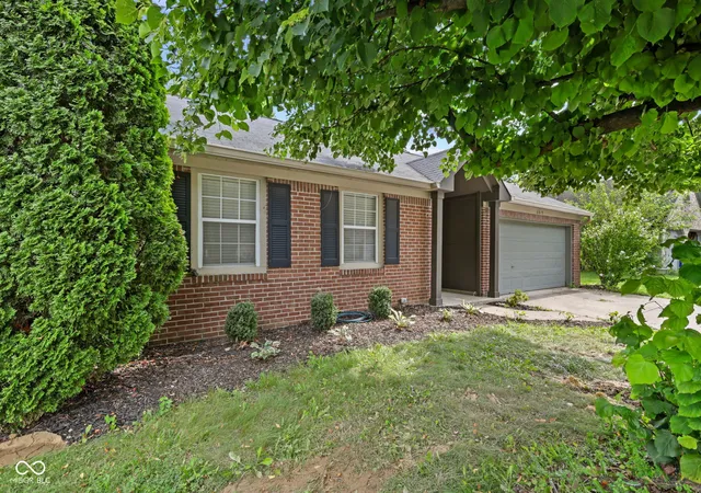 2nd image of 6815 Cherry Laurel Ln, Fishers, IN 46038 | MLS# 22082219