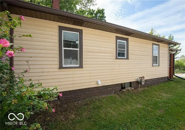 2nd image of 737 N Sherman Dr, Indianapolis, IN 46201 | MLS# 22082302