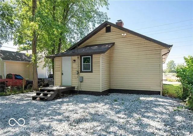 3rd image of 737 N Sherman Dr, Indianapolis, IN 46201 | MLS# 22082302