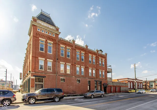 Homes for sale in Indianapolis, IN | 647 E 11th St #4, Indianapolis, IN 46202 | MLS# 22082501