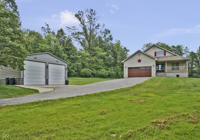 Homes for sale in North Vernon, IN | 1405 E County Road 100 S, North Vernon, IN 47265 | MLS# 22082621