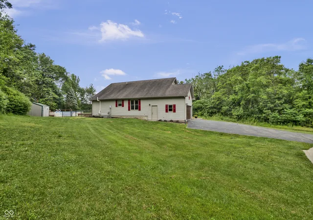 Homes for sale in North Vernon, IN | 1405 E County Road 100 S, North Vernon, IN 47265 | MLS# 22082621