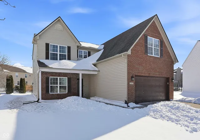 Photo 2 of Single family home for sale at 1071 Hazelwood Dr, Greenwood, IN 46143 | MLS# 22082648 | Listing updated on 2026-07-02