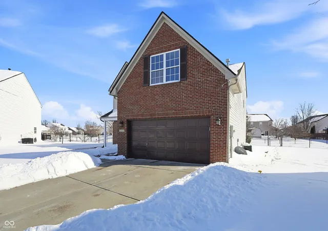 Photo 3 of Single family home for sale at 1071 Hazelwood Dr, Greenwood, IN 46143 | MLS# 22082648 | Listing updated on 2026-07-02