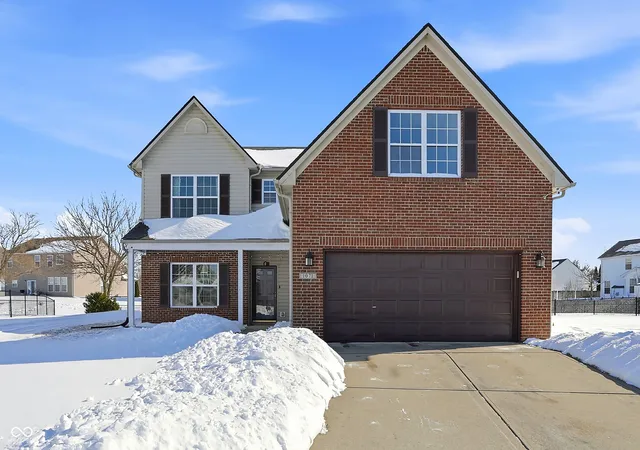 Photo 3 of Single family home for sale at 1071 Hazelwood Dr, Greenwood, IN 46143 | MLS# 22082648 | Listing updated on 2026-07-02