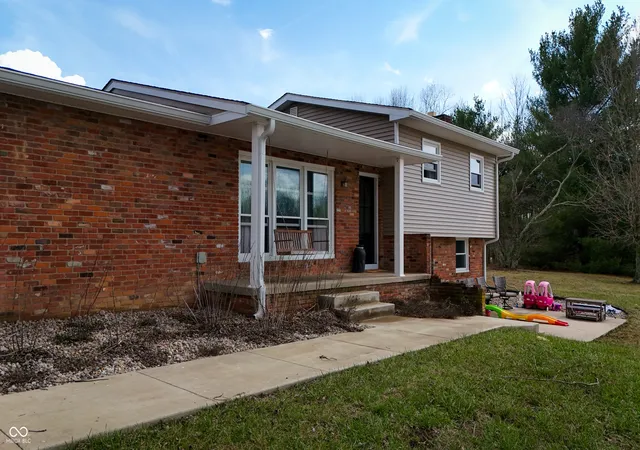 Homes for sale in Seymour, IN | 8357 N County Road 300 W, Seymour, IN 47274 | MLS# 22082700