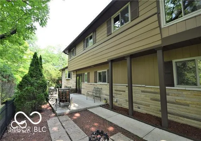 5th image of 9105 Kinlock Dr, Indianapolis, IN 46256 | MLS# 22082789