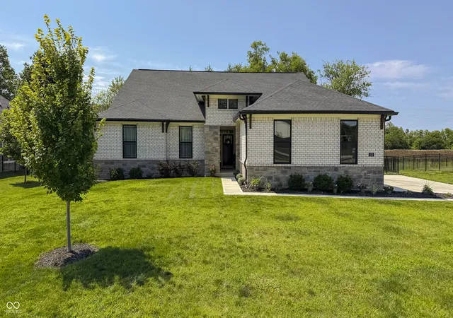 3rd image of 110 Saundra Dr, Fortville, IN 46040 | MLS# 22082931