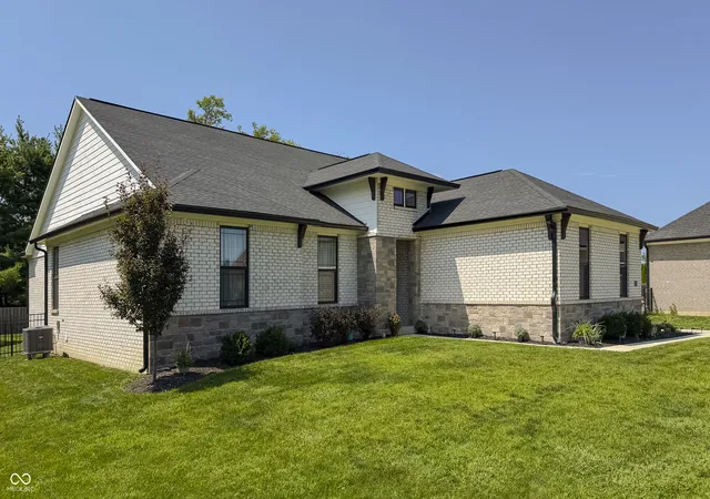 4th image of 110 Saundra Dr, Fortville, IN 46040 | MLS# 22082931