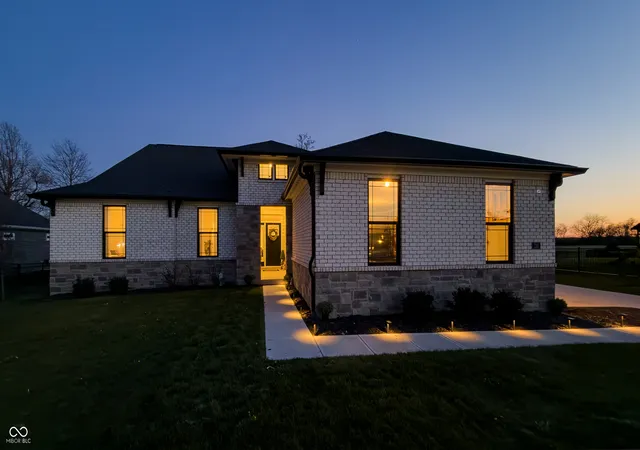 2nd image of 110 Saundra Dr, Fortville, IN 46040 | MLS# 22082931